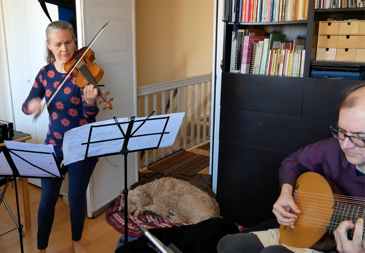 A violinist and lutenist perform together