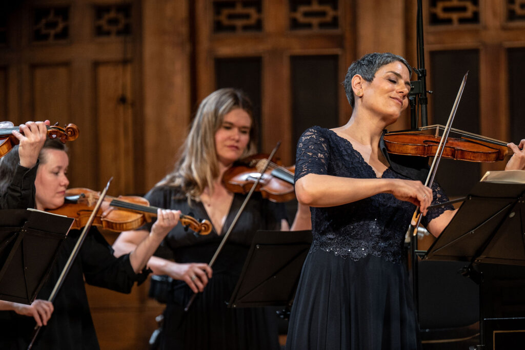 Leila Schayegh playing violin with Tafelmusik