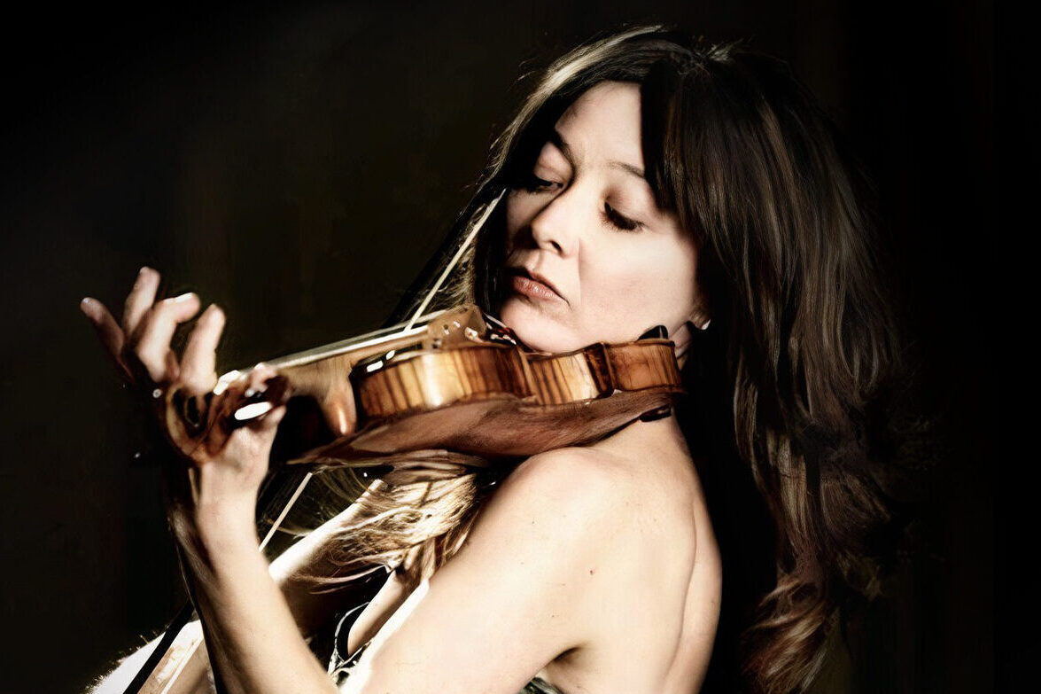 Lina Tur Bonet playing violin