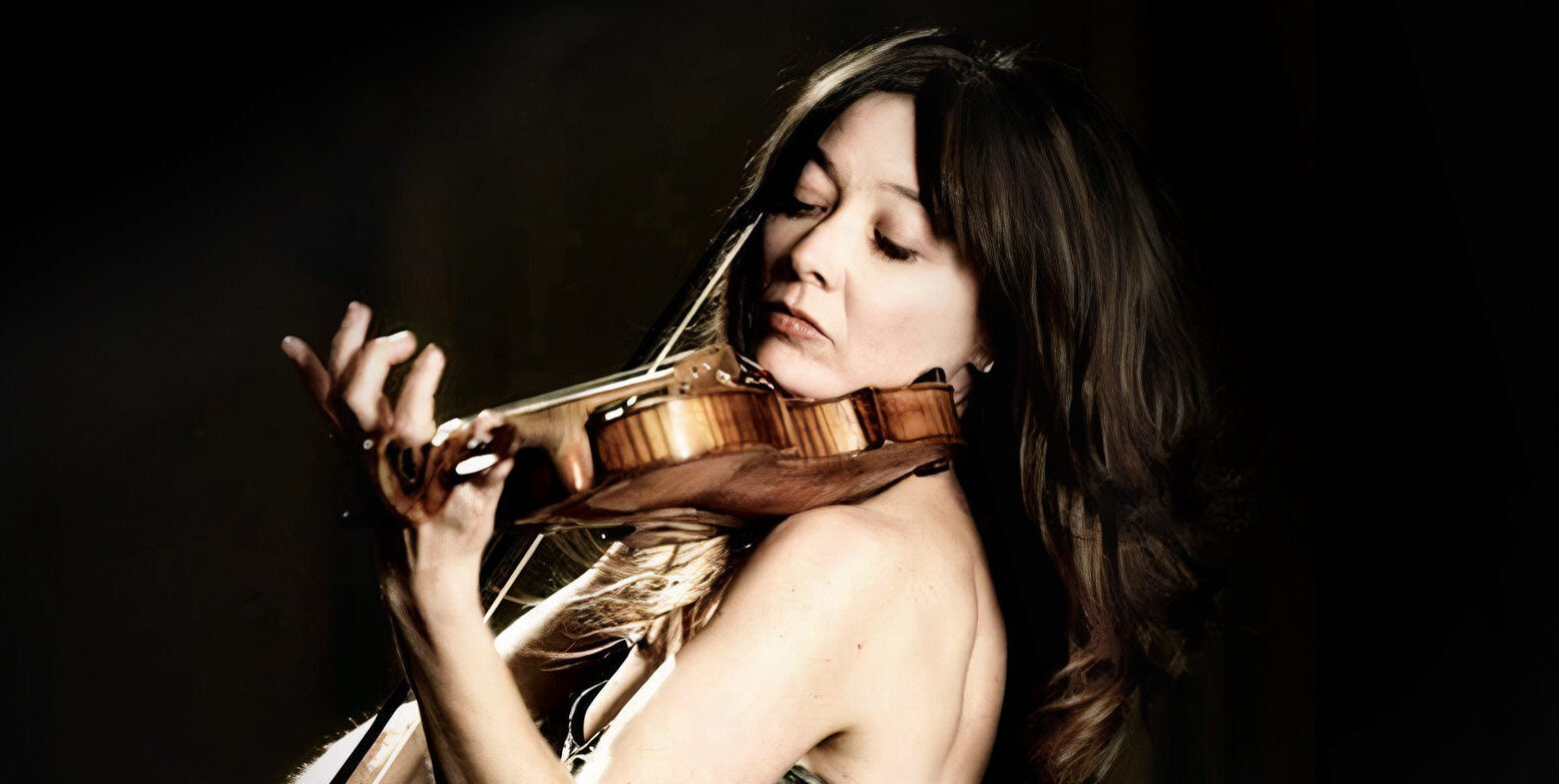 Lina Tur Bonet playing violin